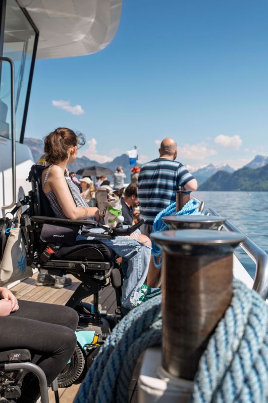Barrierefreier Zugang zu einem Ausflugsschiff auf dem Vierwaldstättersee in Luzern