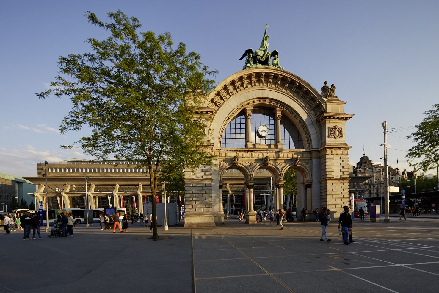Torbogen am Bahnhof Luzern